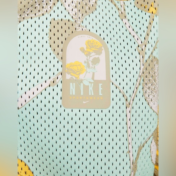 1 Nike button down mesh floral top - Picture 4 of 6